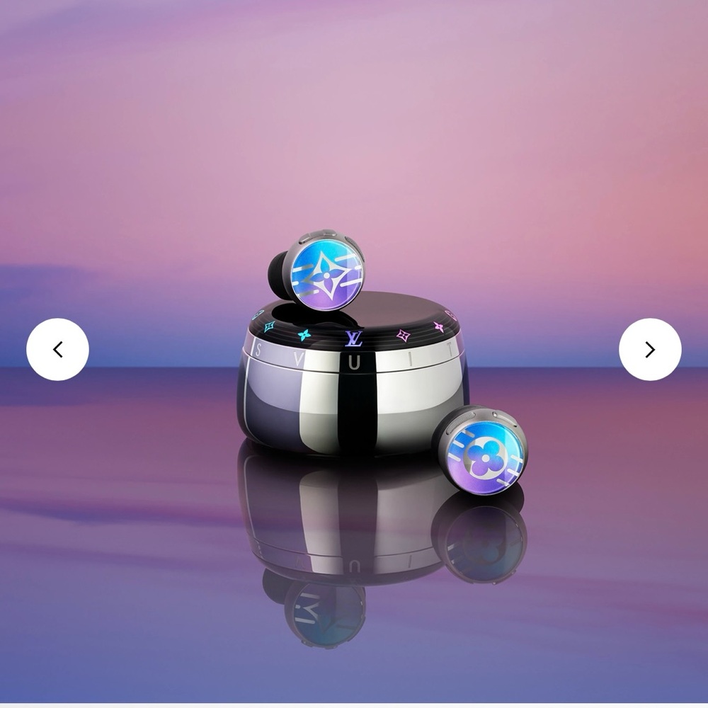 Louis Vuitton Wireless Earbuds with Charging Case Light Up Sold Out!